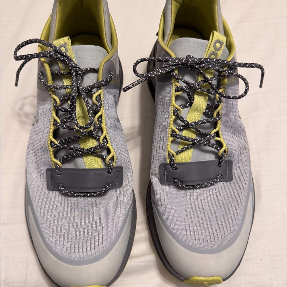 On Running Gray and Yellow Athletic Shoes with Modern Design